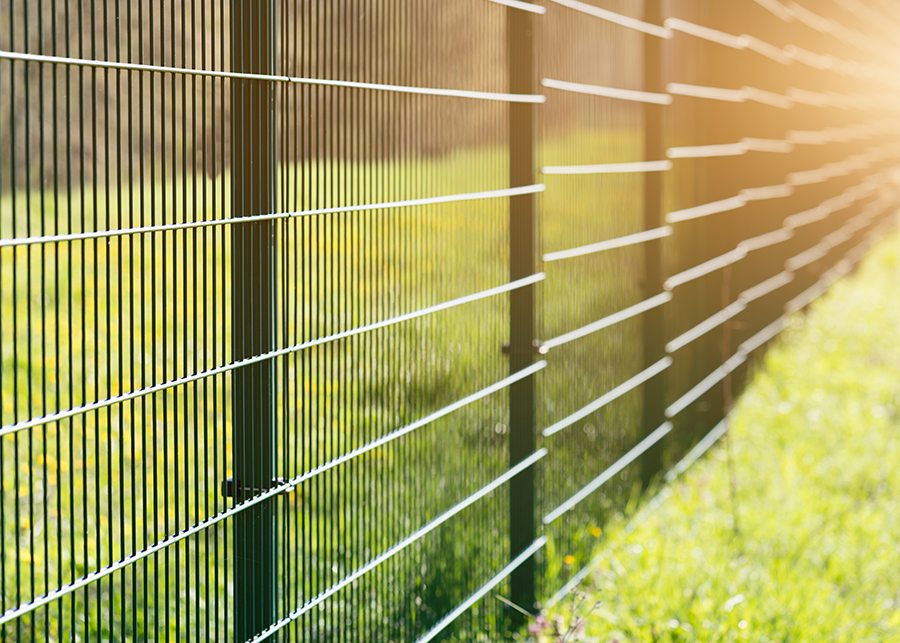 Metal fence leaving in perspective with the sun